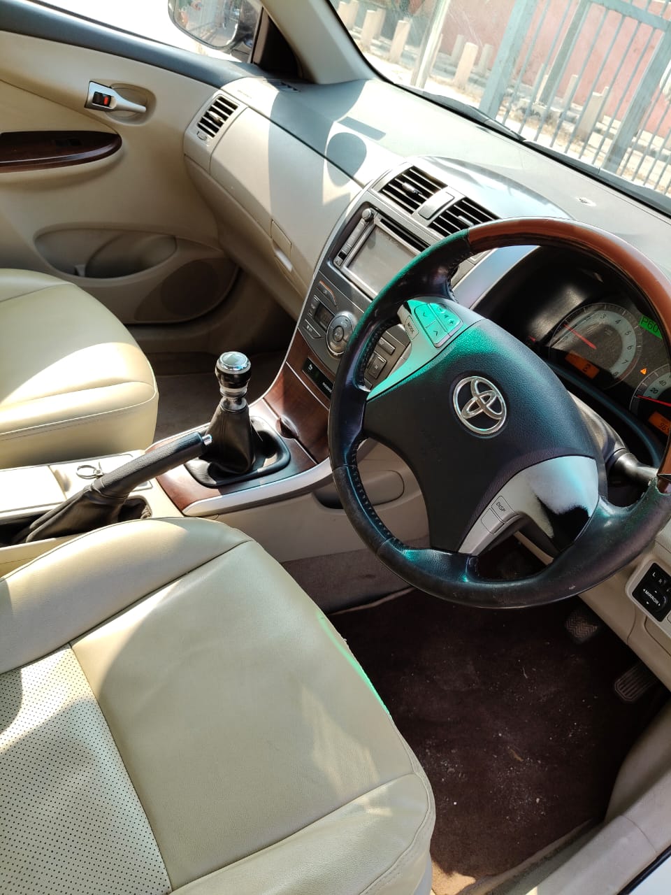 
								Toyota Corolla Altis full									